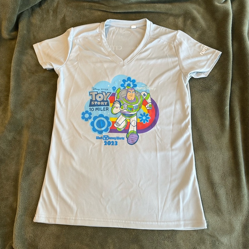 runDisney Toy Story 10 Miler Gray V-Neck Tech Race Tee